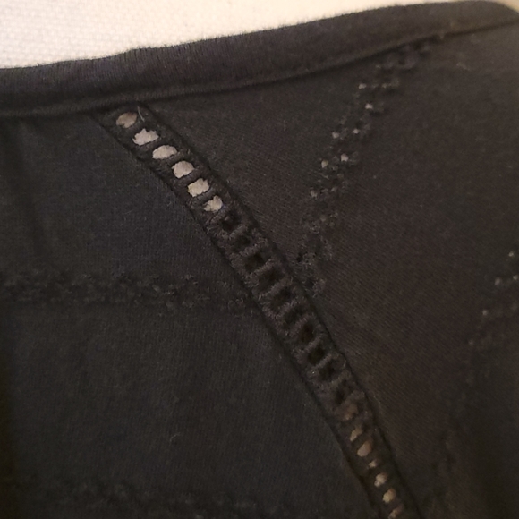 Universal Thread top. Size medium. - Picture 9 of 11